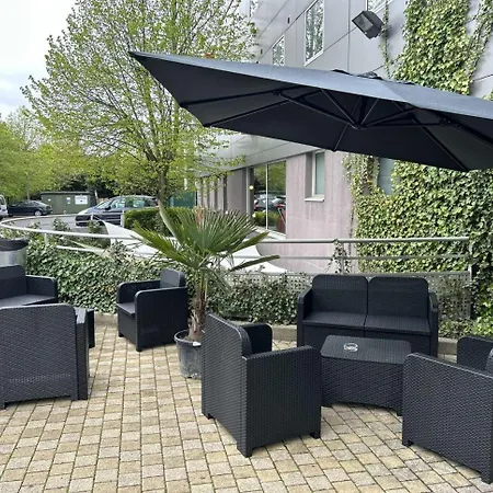 Quality Only Cdg Airport En France Aparthotel 4*