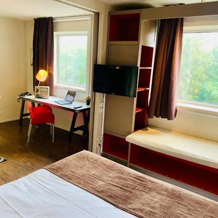 スタンディング ホテル スイーツ バイ アクティソース 4* ロワシー・アン・フランス