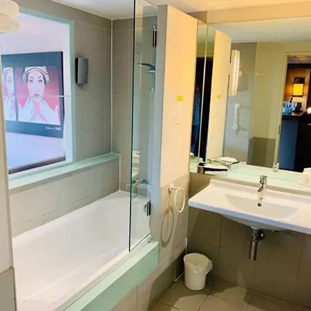 スタンディング ホテル スイーツ バイ アクティソース