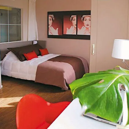 スタンディング ホテル スイーツ バイ アクティソース