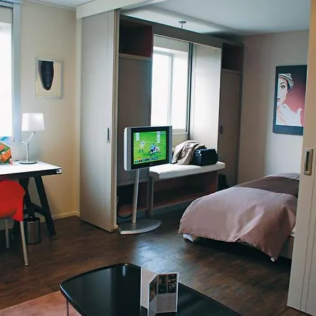 スタンディング ホテル スイーツ バイ アクティソース アパートホテル