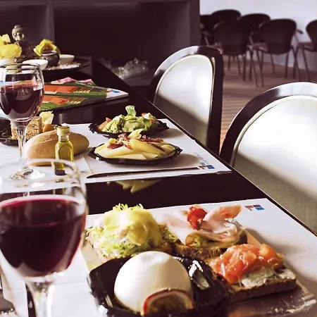 スタンディング ホテル スイーツ バイ アクティソース アパートホテル