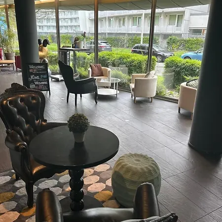 アパートホテル スタンディング ホテル スイーツ バイ アクティソース ロワシー・アン・フランス