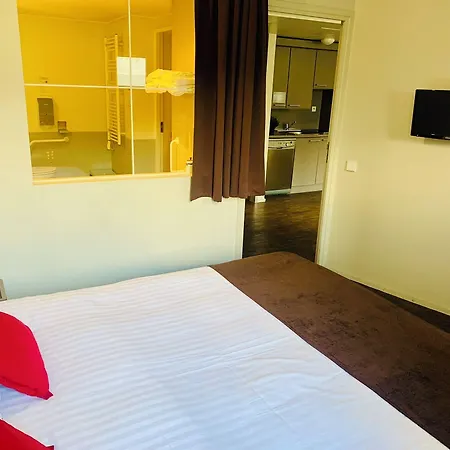 スタンディング ホテル スイーツ バイ アクティソース アパートホテル 4*