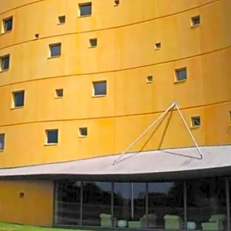 Standing By Actisource Apart Otel Roissy-en-France