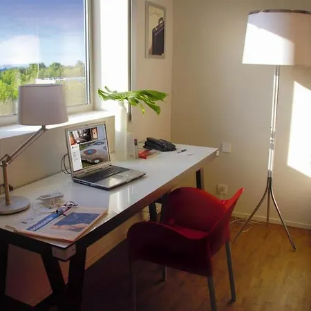 スタンディング ホテル スイーツ バイ アクティソース