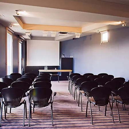 スタンディング ホテル スイーツ バイ アクティソース アパートホテル