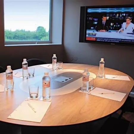 スタンディング ホテル スイーツ バイ アクティソース ロワシー・アン・フランス