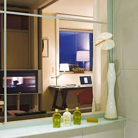 Standing By Actisource Aparthotel 4*