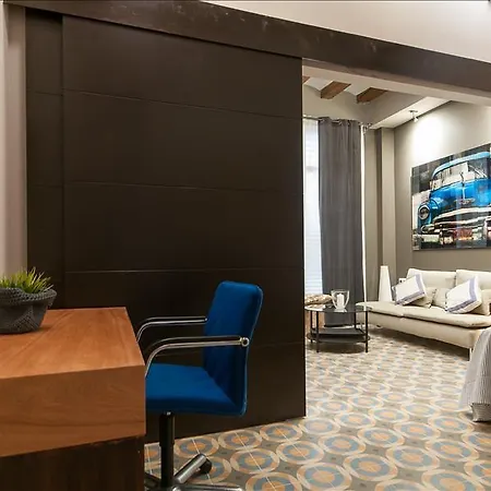 Standing By Actisource Apart-hotel